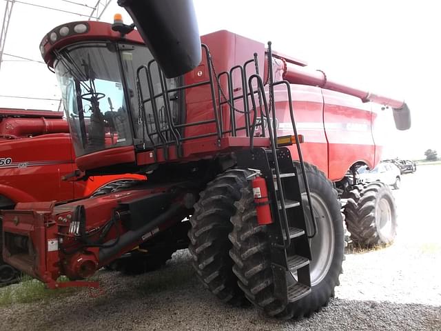 Image of Case IH 7010 equipment image 3