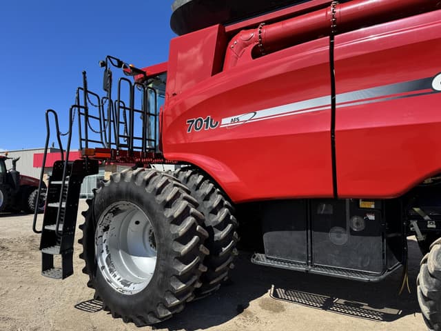 Image of Case IH 7010 equipment image 4