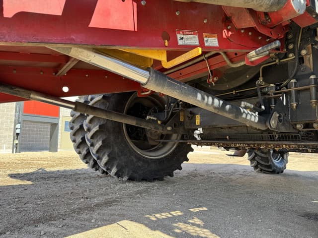 Image of Case IH 7010 equipment image 3