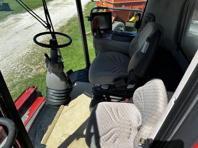 Image of Case IH 8010 equipment image 2