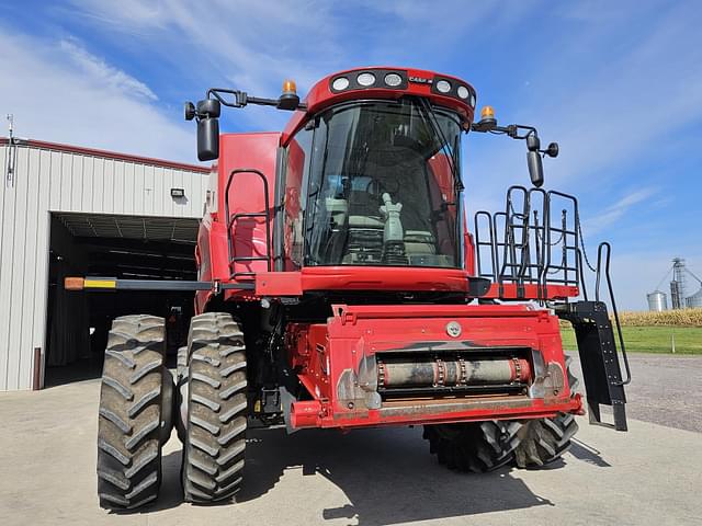 Image of Case IH 8010 equipment image 2