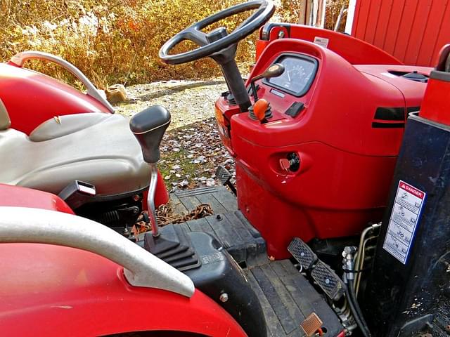 Image of Case IH Farmall 60 equipment image 2