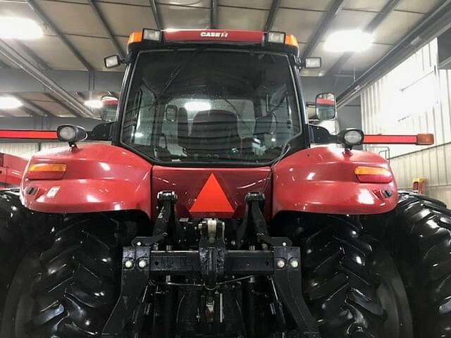 Image of Case IH Magnum 215 equipment image 4