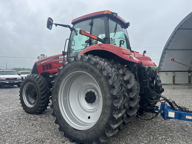 Image of Case IH Magnum 215 equipment image 4