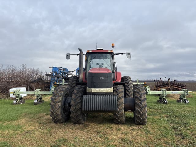 Image of Case IH Magnum 305 equipment image 4
