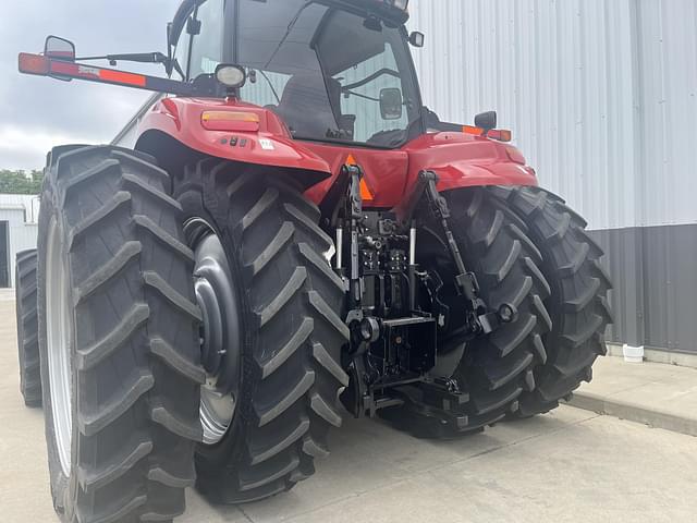 Image of Case IH Magnum 305 equipment image 2