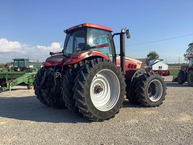 Image of Case IH Magnum 305 equipment image 2