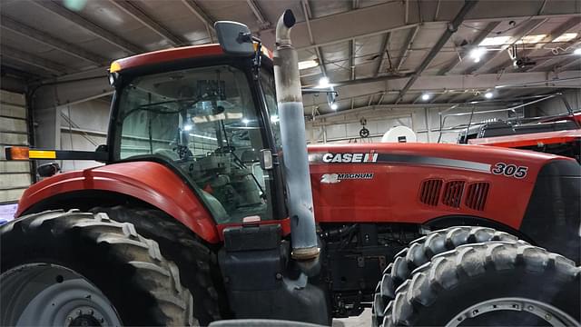 Image of Case IH Magnum 305 equipment image 2