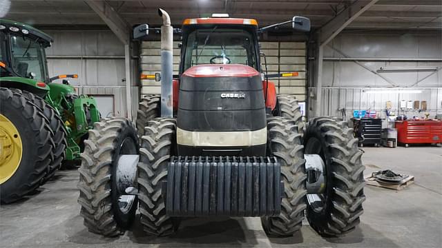 Image of Case IH Magnum 305 equipment image 4