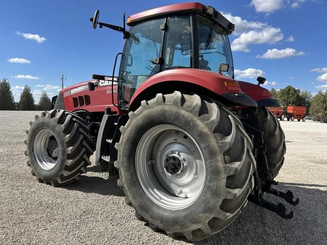 Image of Case IH Magnum 305 equipment image 2