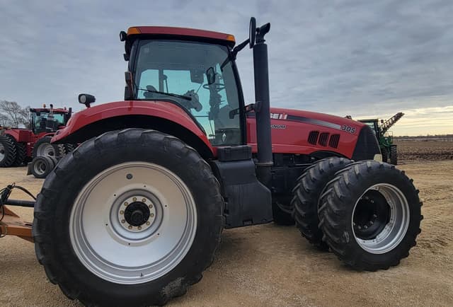Image of Case IH Magnum 305 equipment image 4
