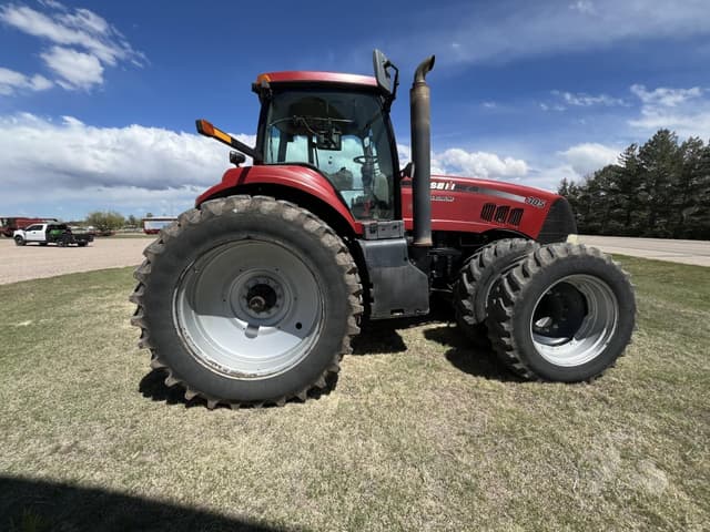 Image of Case IH Magnum 305 equipment image 2