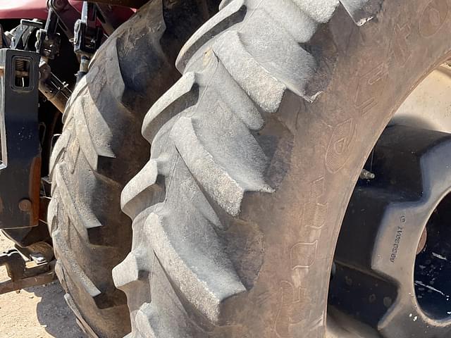 Image of Case IH Magnum 305 equipment image 4