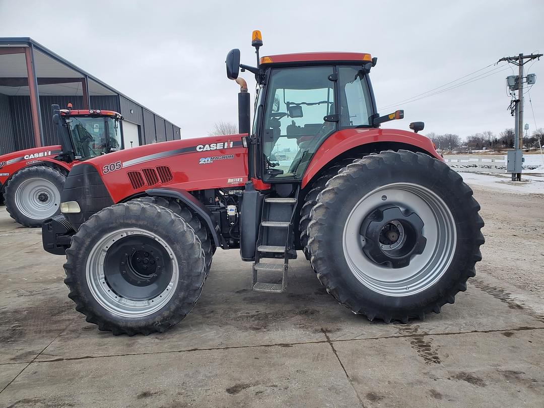 Image of Case IH Magnum 305 Primary image