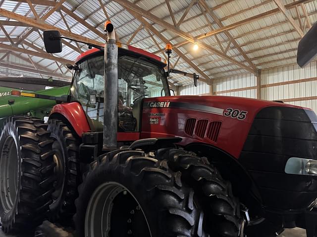 Image of Case IH Magnum 305 equipment image 2