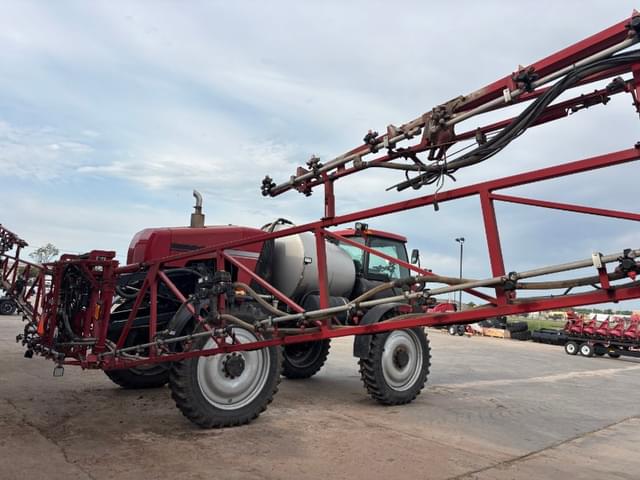 Image of Case IH Patriot 3320 equipment image 4