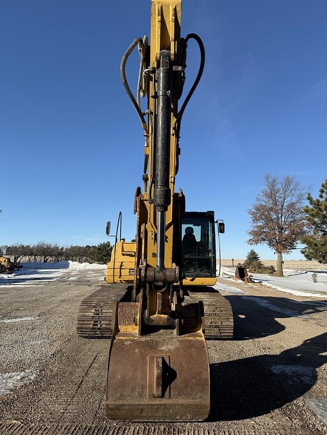 Image of Caterpillar 320DL equipment image 2