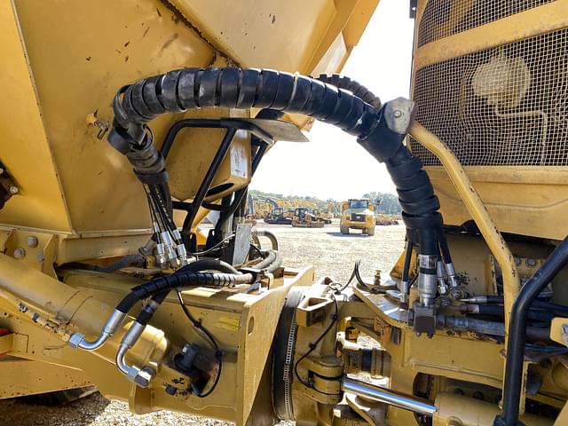 Image of Caterpillar 740 equipment image 4