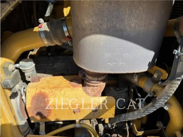Image of Caterpillar D6T LGP equipment image 4