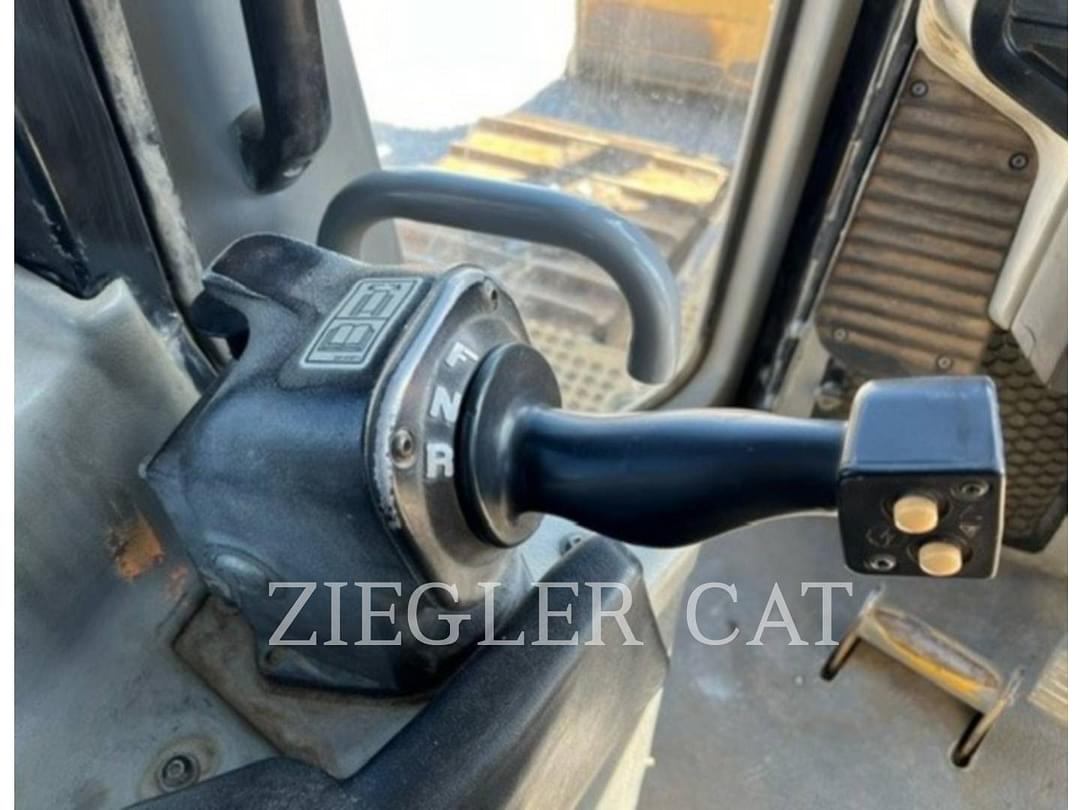Image of Caterpillar D6T LGP Primary image