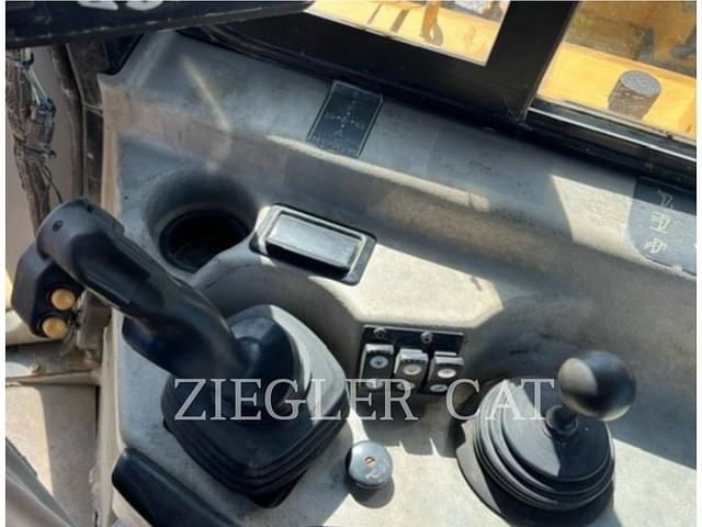 Image of Caterpillar D6T LGP equipment image 2