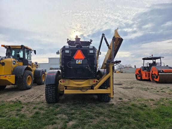 Image of Caterpillar 12M2 equipment image 3