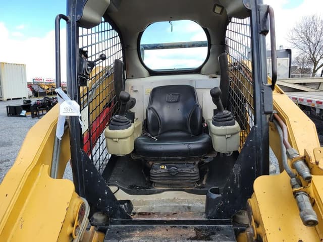 Image of Caterpillar 262C equipment image 4