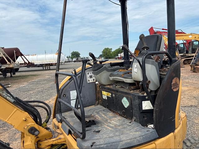 Image of Caterpillar 303C CR equipment image 4