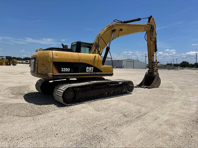 Image of Caterpillar 320D equipment image 4
