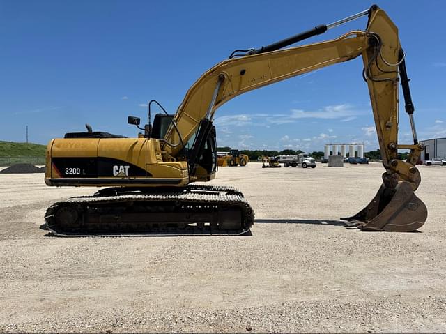 Image of Caterpillar 320D equipment image 3