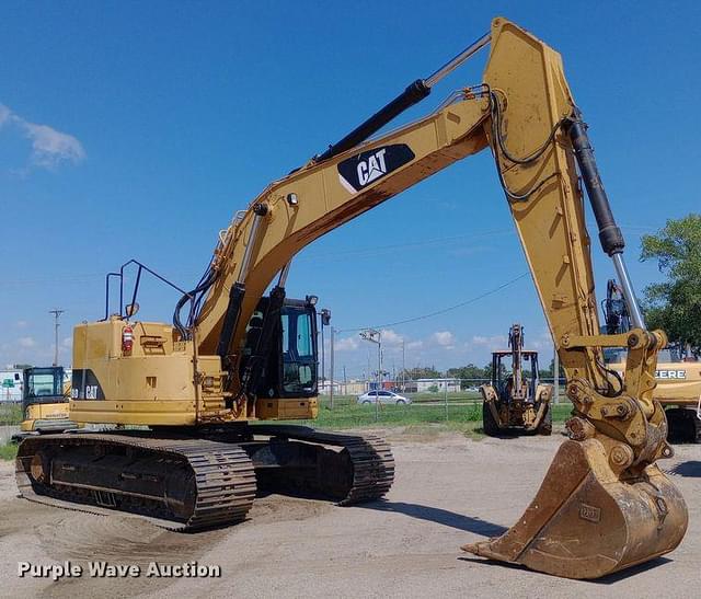 Image of Caterpillar 328D equipment image 2