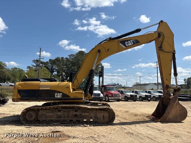 Image of Caterpillar 330D equipment image 3