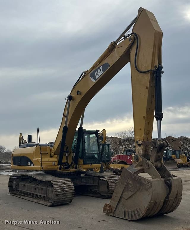 Image of Caterpillar 330D equipment image 2