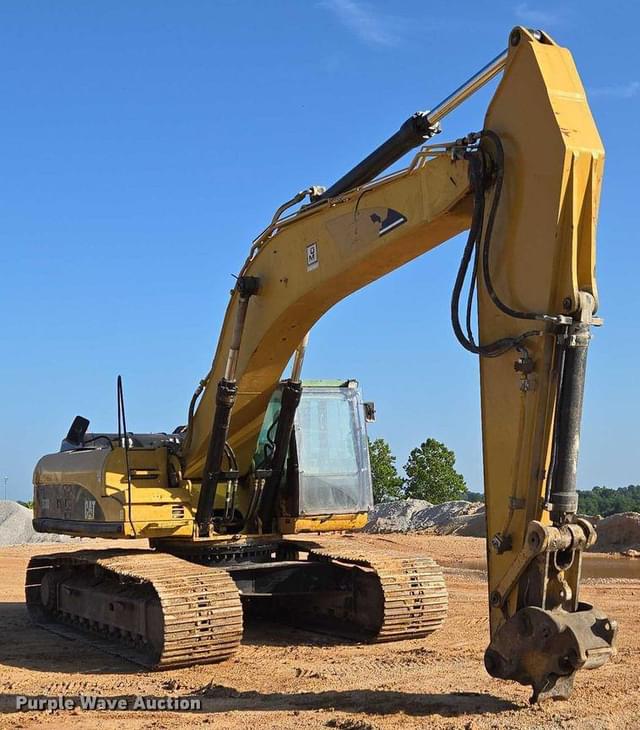 Image of Caterpillar 330D equipment image 2