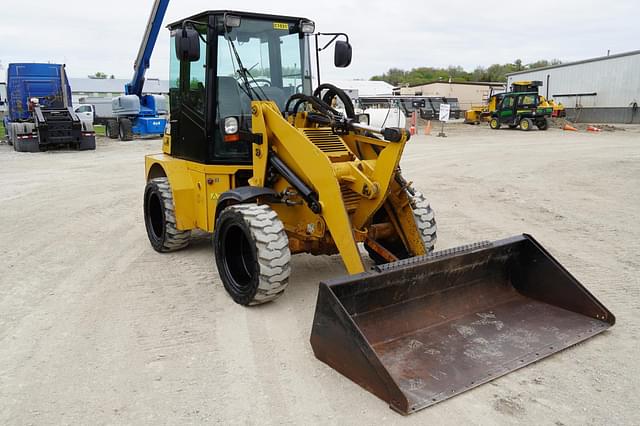 Image of Caterpillar 904B equipment image 4