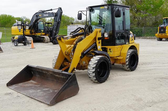 Image of Caterpillar 904B equipment image 2