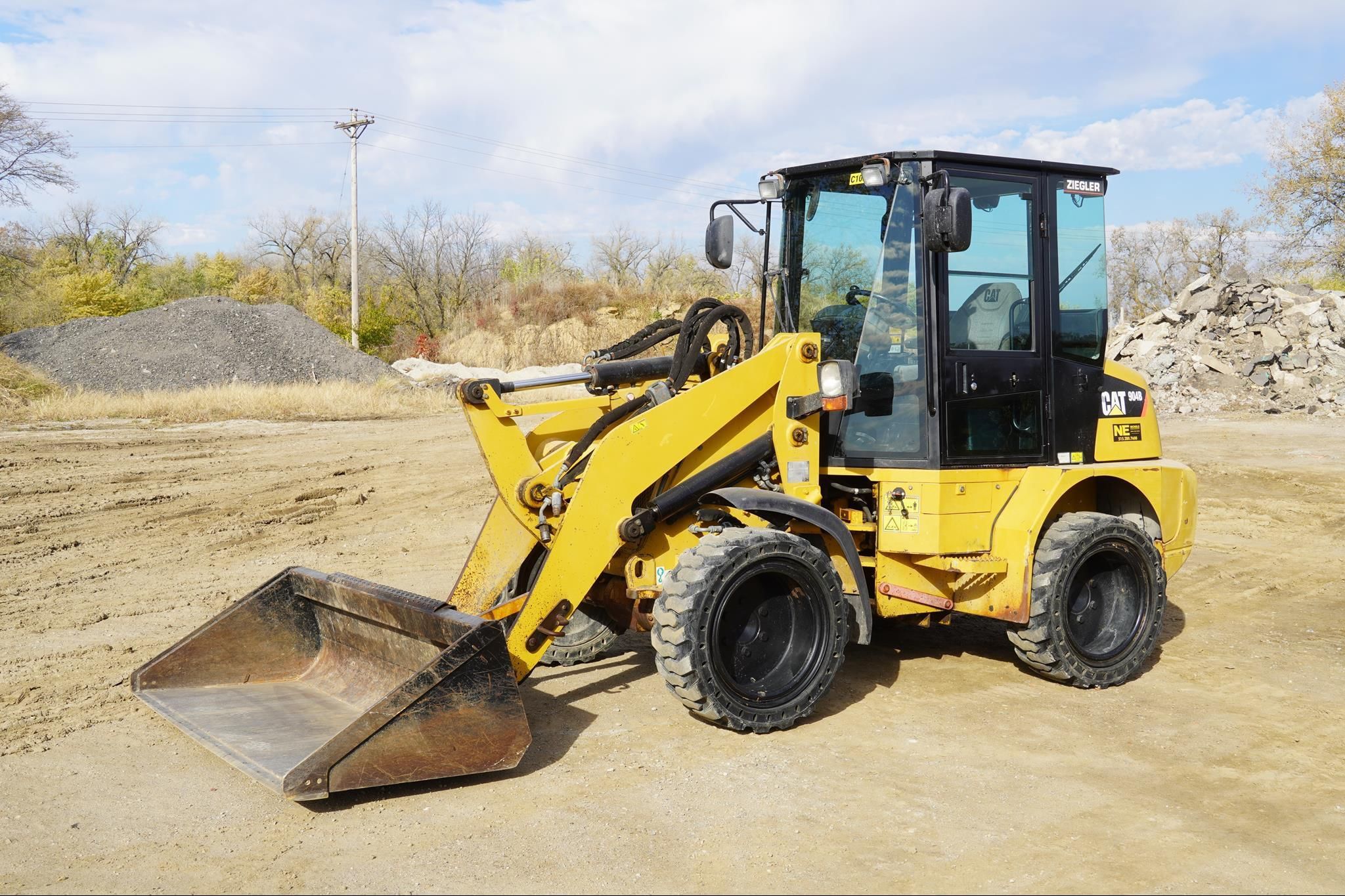 2008 Caterpillar 904B Equipment Image0