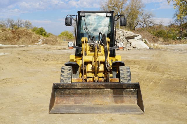 Image of Caterpillar 904B equipment image 3