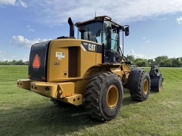 Image of Caterpillar 930H equipment image 2
