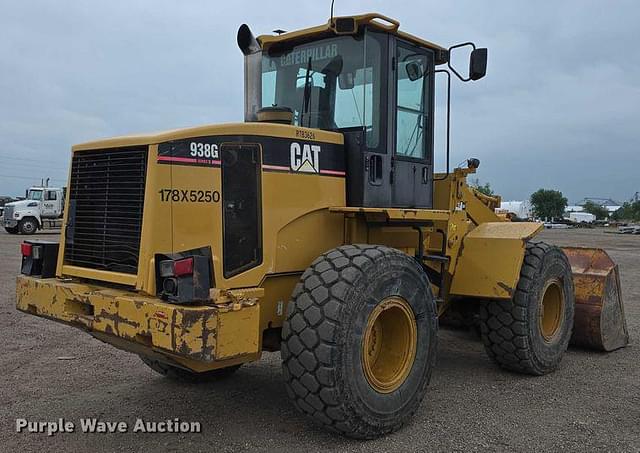 Image of Caterpillar 938G equipment image 4