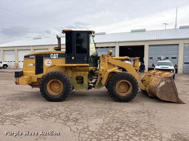 Image of Caterpillar 938G equipment image 3