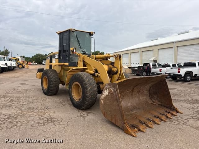 Image of Caterpillar 938G equipment image 2