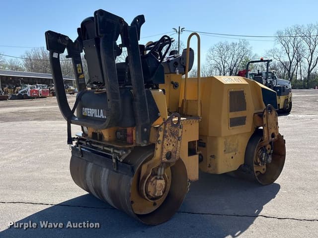 Image of Caterpillar CB24 equipment image 4