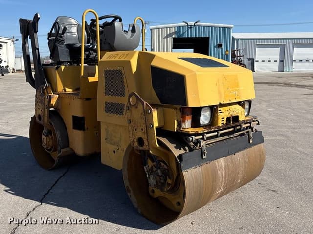 Image of Caterpillar CB24 equipment image 2
