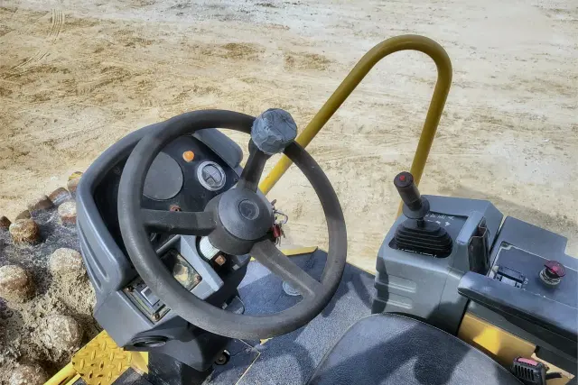 Image of Caterpillar CP-433E equipment image 4