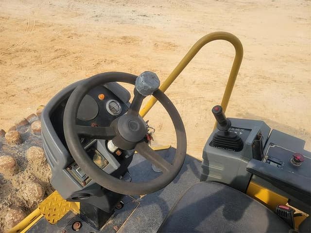 Image of Caterpillar CP-433E equipment image 4