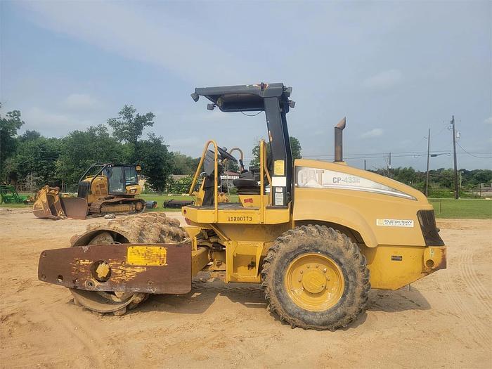 Image of Caterpillar CP-433E Primary image