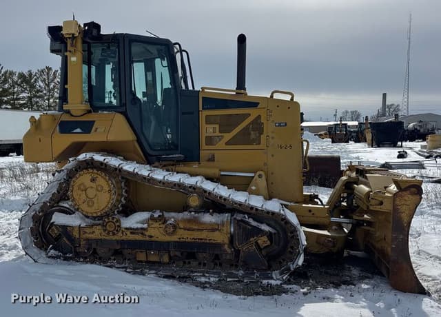 Image of Caterpillar D6N equipment image 3