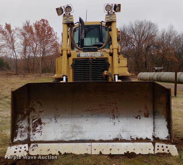 Image of Caterpillar D6T equipment image 1