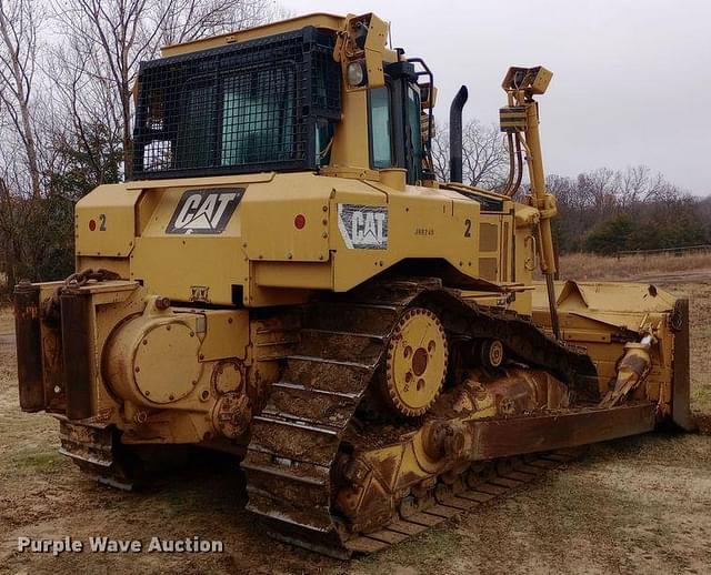 Image of Caterpillar D6T equipment image 4